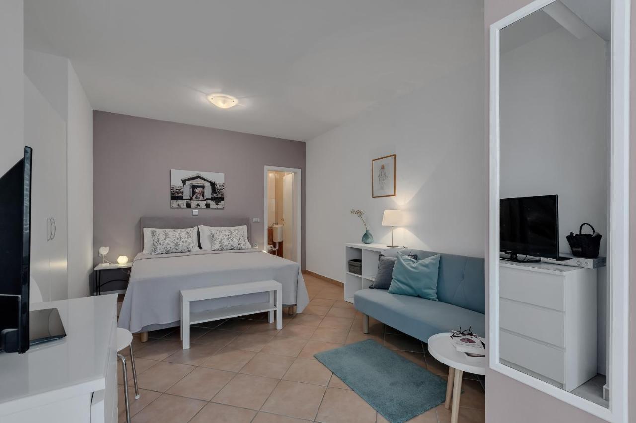 Apartments Divna Baška Voda エクステリア 写真