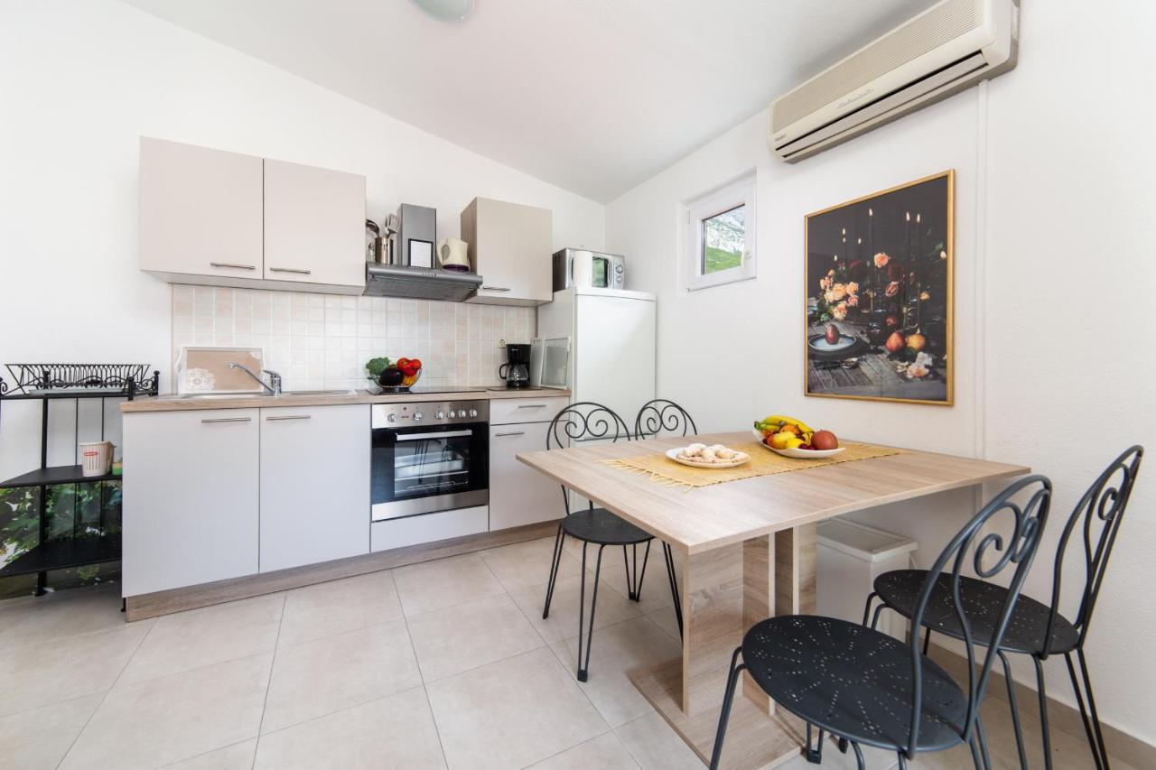 Apartments Divna Baška Voda エクステリア 写真